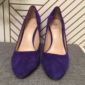 Vince Camuto suede pumps with thick heel EUC